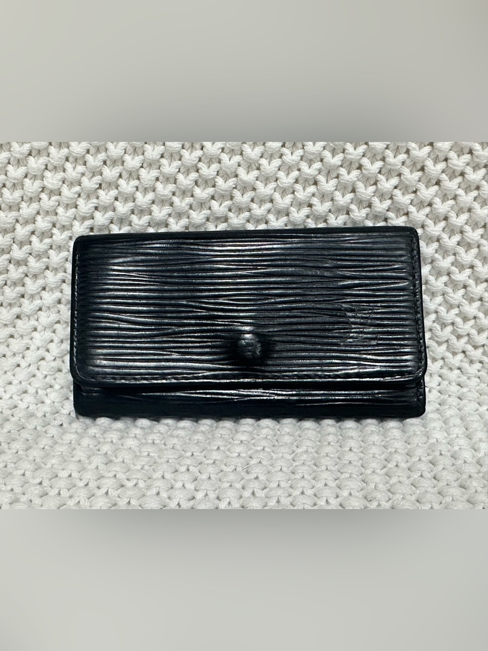 ✨ Authentic Louis Vuitton Black Epi Leather 4-Hook Key Case